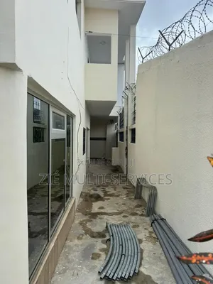 12chbre Duplex dans Zié Multi-Service, Cocody à Vendre