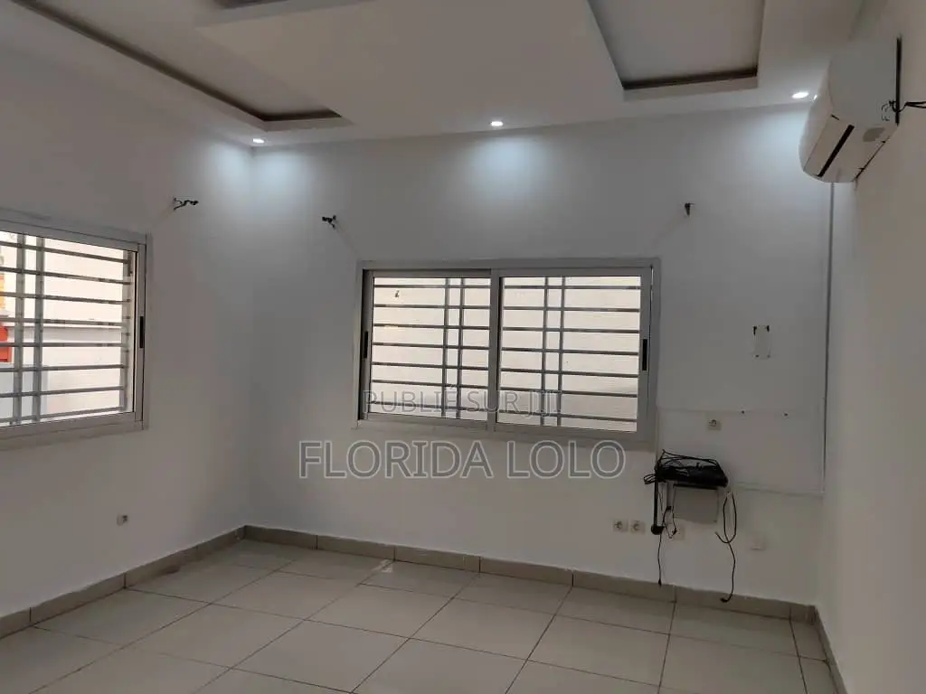 6chbre Duplex dans Floride Lolo, Cocody à Vendre