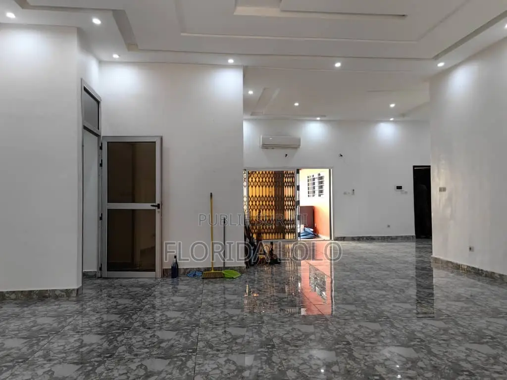 6chbre Duplex dans Floride Lolo, Cocody à Vendre