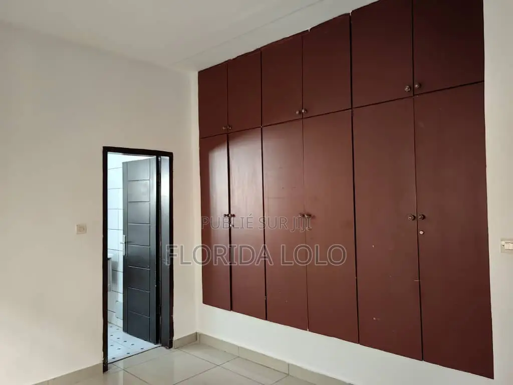 6chbre Duplex dans Floride Lolo, Cocody à Vendre