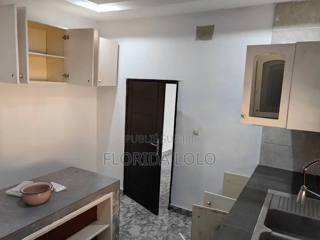 6chbre Duplex dans Floride Lolo, Cocody à Vendre