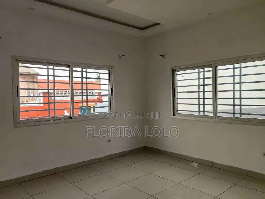 6chbre Duplex dans Floride Lolo, Cocody à Vendre