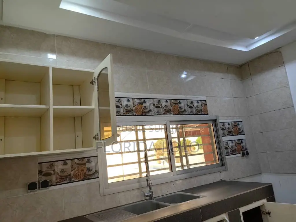 6chbre Duplex dans Floride Lolo, Cocody à Vendre