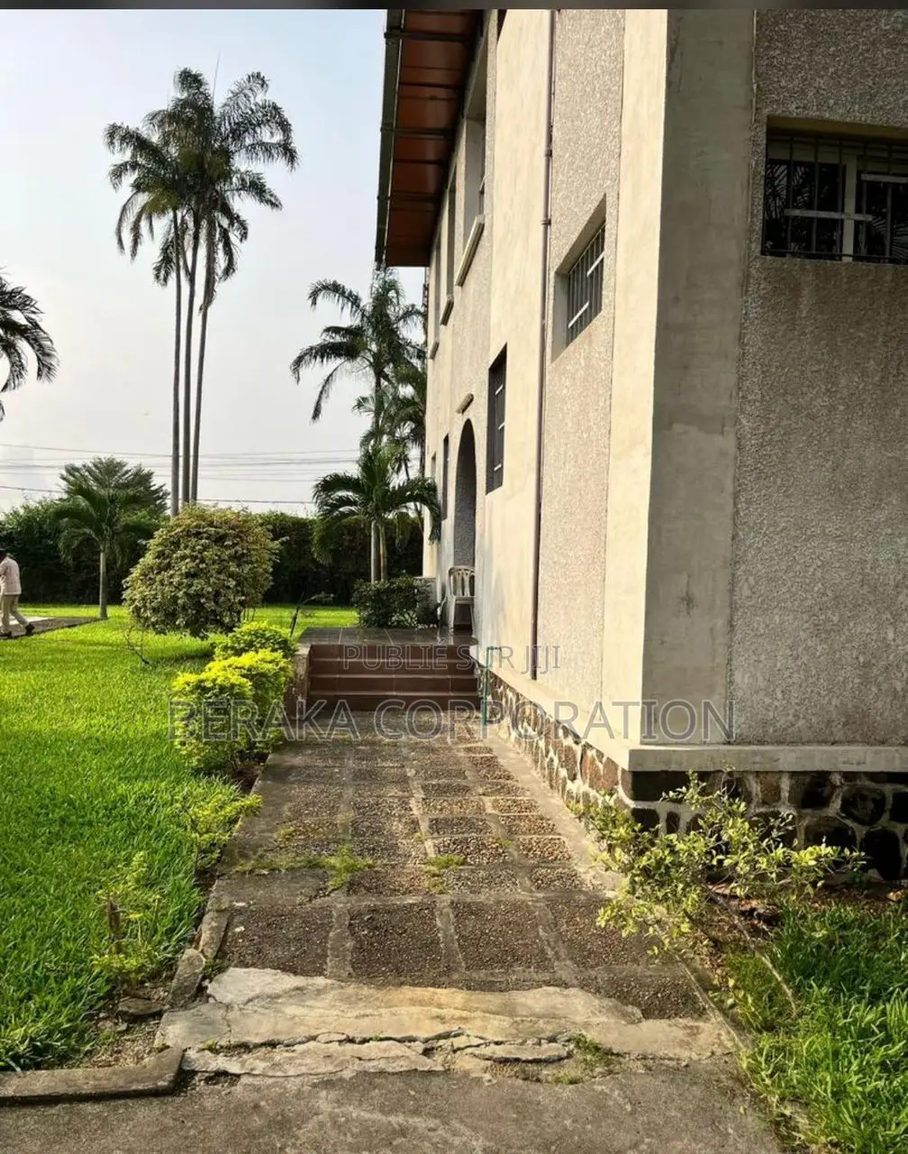 11chbre Villa dans Beraka Corporation, Le Plateau à Vendre