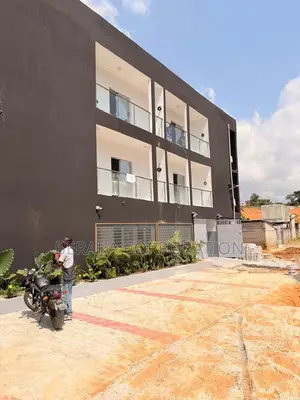 2chbre Maison dans Beraka Corporation, Cocody à Louer