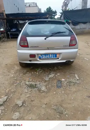 Mitsubishi Colt 2000 Gris