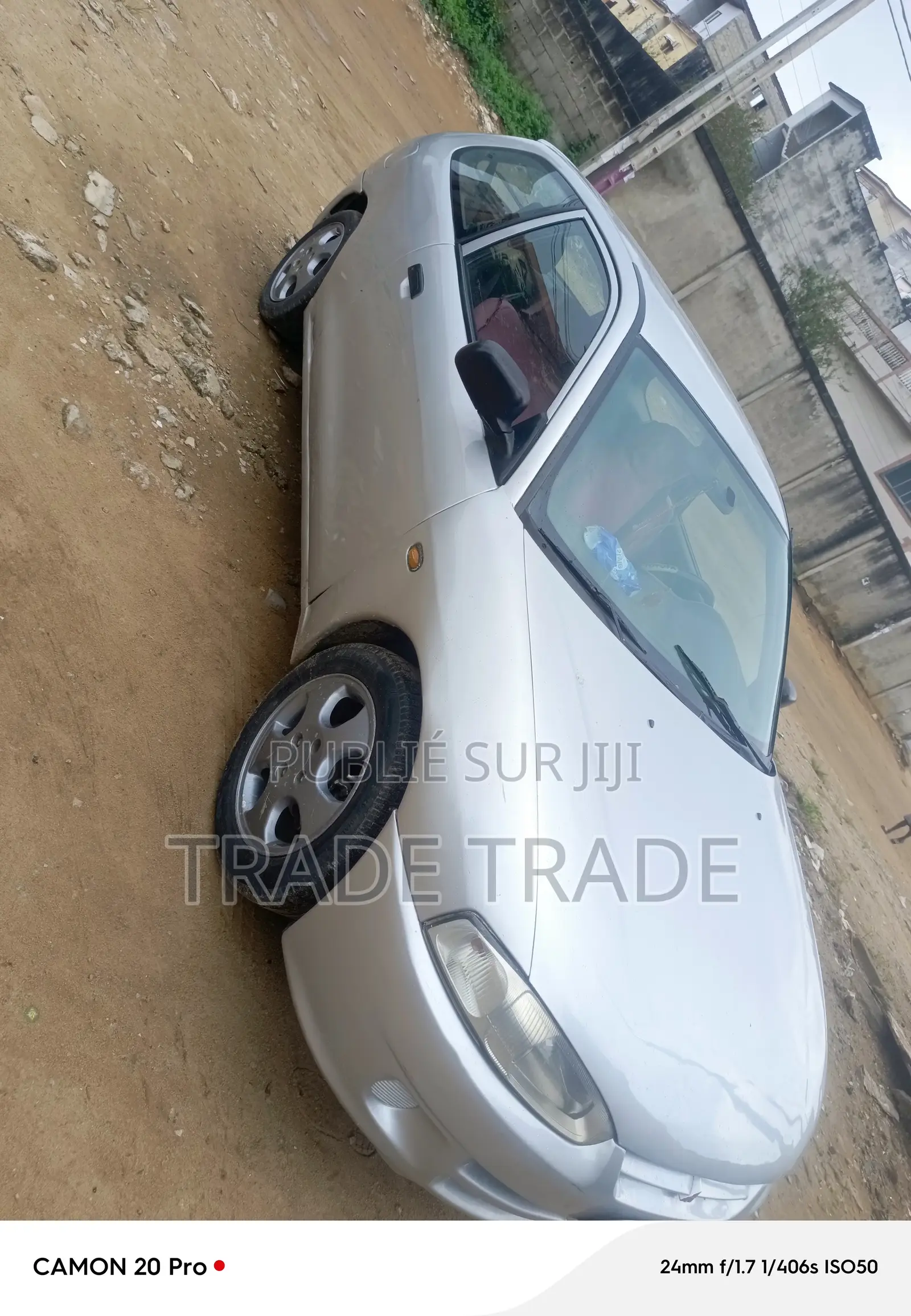 Mitsubishi Colt 2000 Gris