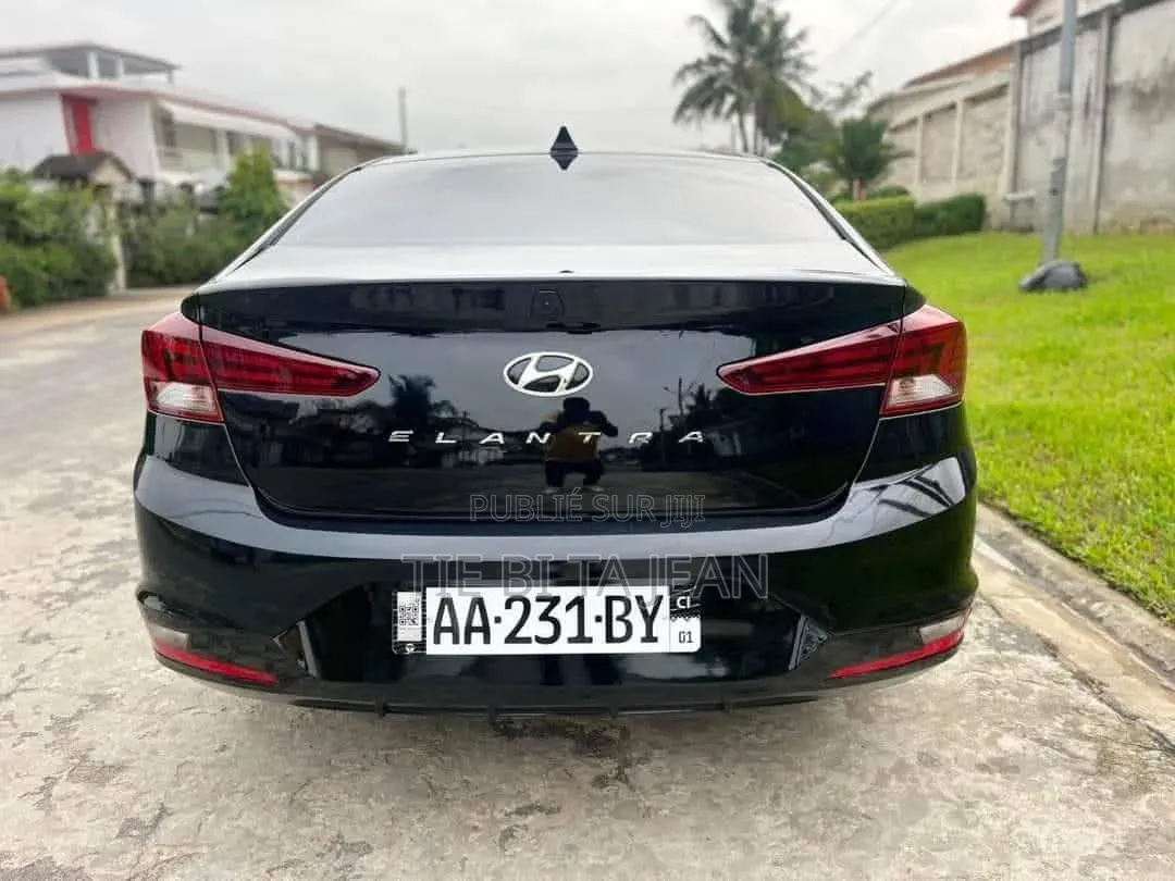 Hyundai Elantra 2019 Noir