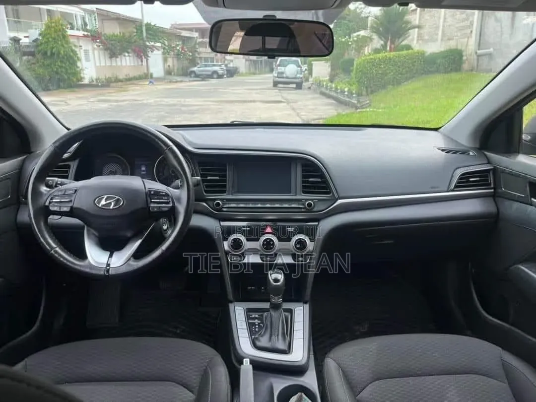 Hyundai Elantra 2019 Noir