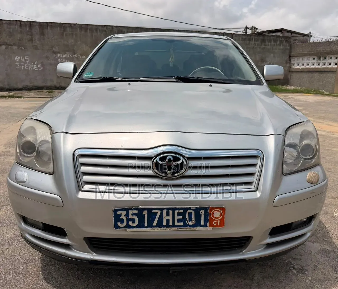 Toyota Avensis Liftback 2004 Gris