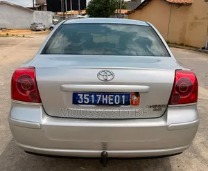 Toyota Avensis Liftback 2004 Gris