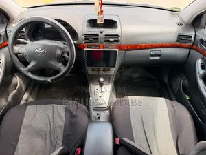 Toyota Avensis Liftback 2004 Gris