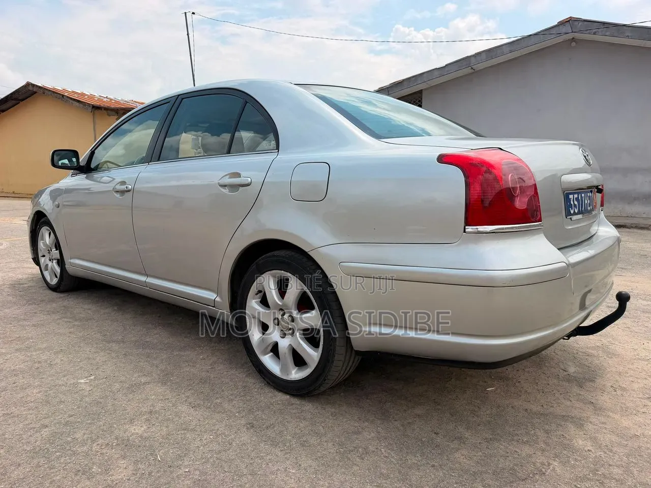 Toyota Avensis Liftback 2004 Gris