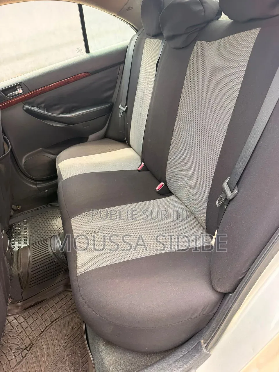 Toyota Avensis Liftback 2004 Gris