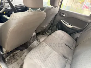 Suzuki Baleno 2019 Gris