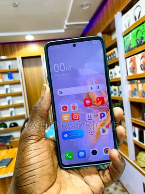 Nouveau Tecno Camon 20 256 GB Doré