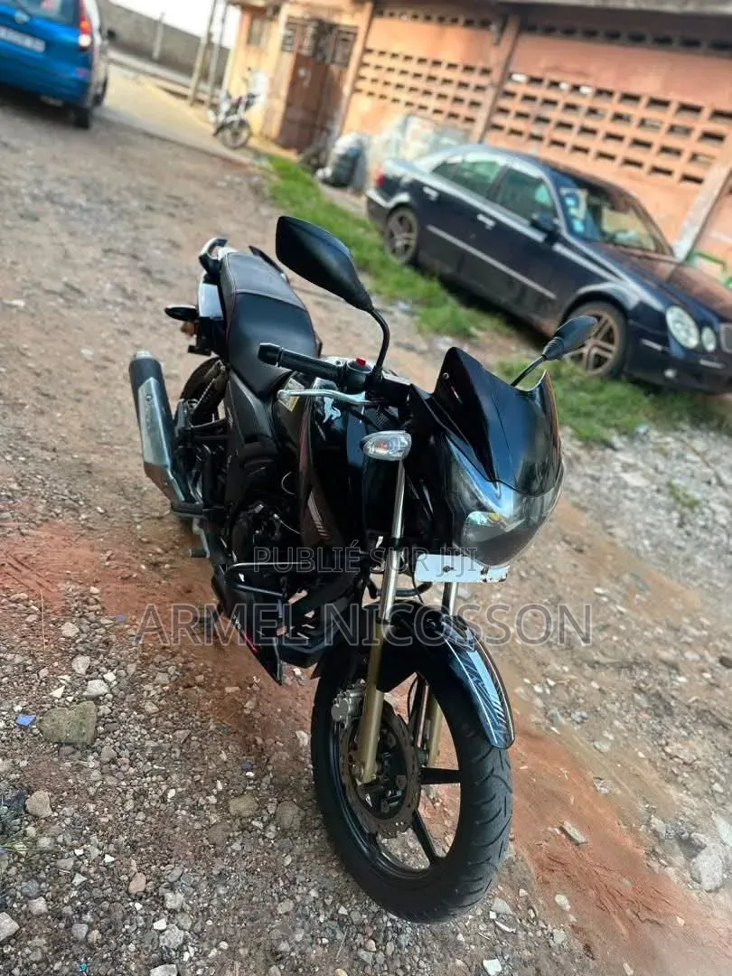 Nouveau TVS Apache 180 RTR 2019 Noir