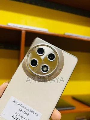 Nouveau Tecno Camon 30S Pro 256 GB Doré