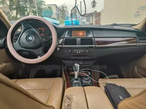 BMW X5 xDrive30i AWD (3.0L 6cyl 6A) 2010 Noir