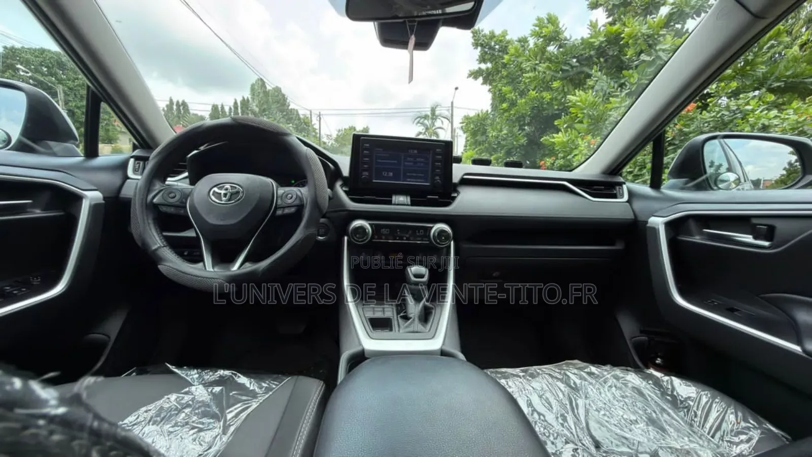 Toyota RAV4 XLE 2021 Gris