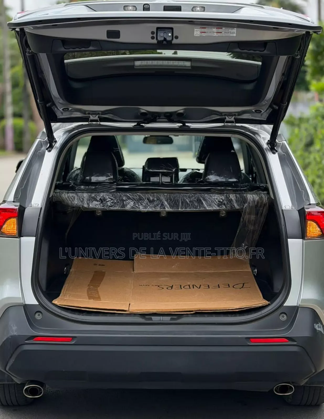Toyota RAV4 XLE 2021 Gris