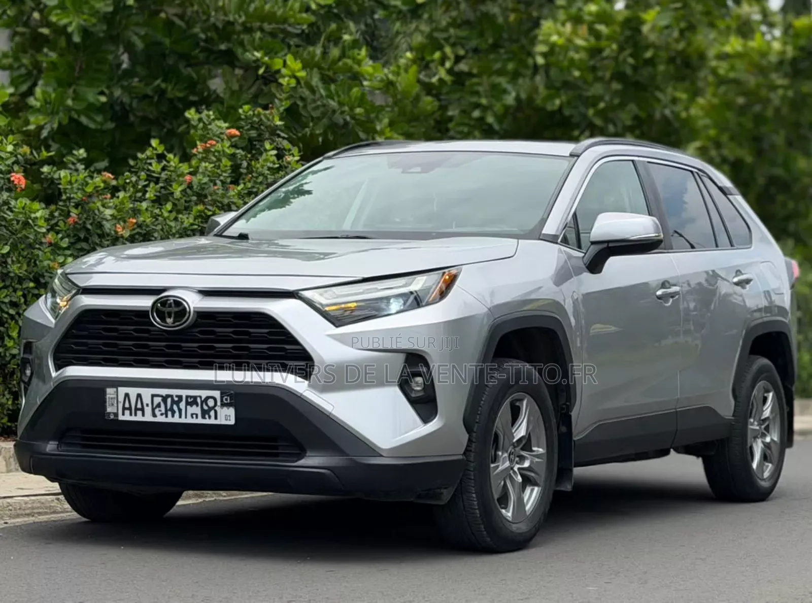 Toyota RAV4 XLE 2021 Gris