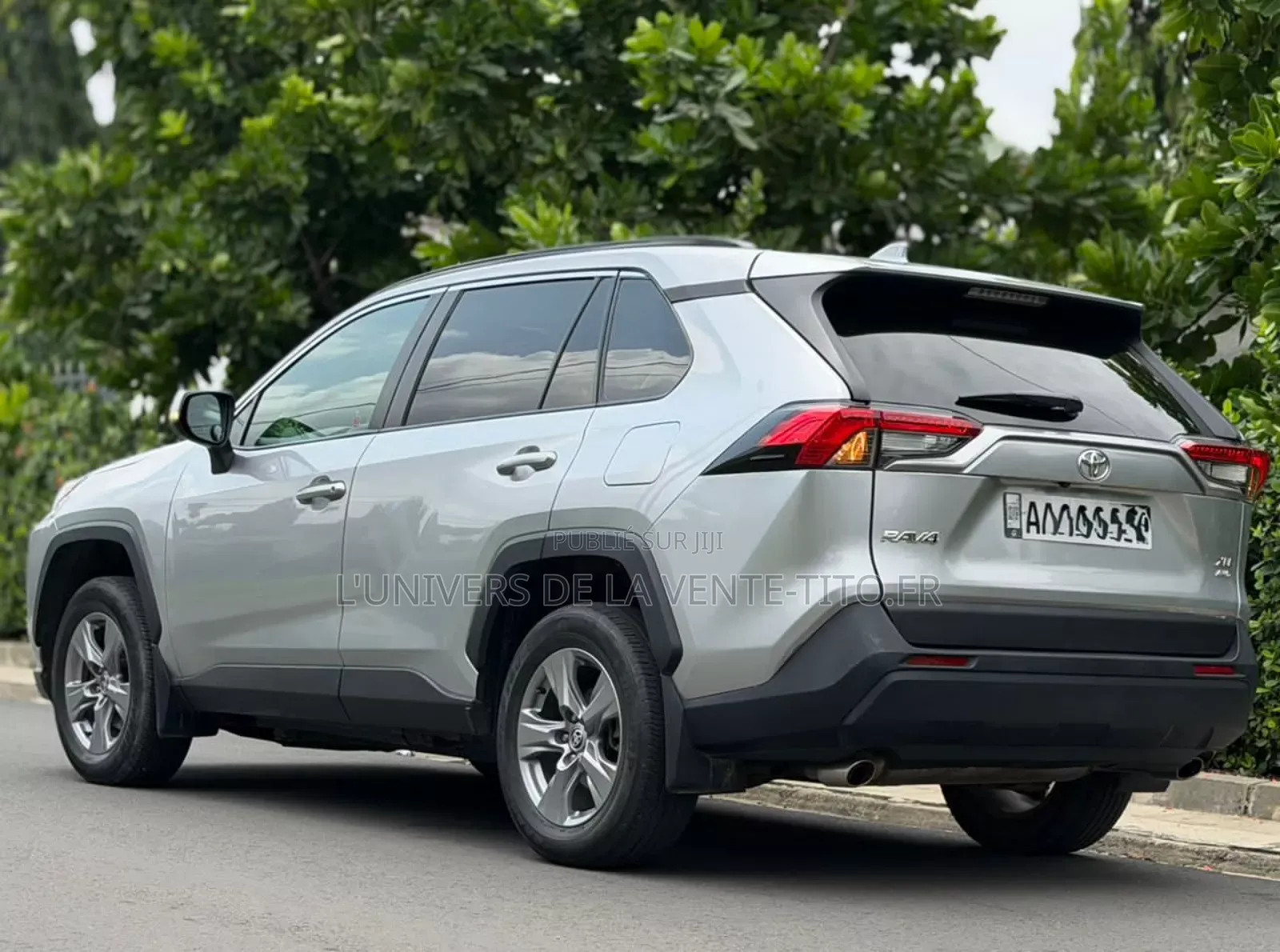 Toyota RAV4 XLE 2021 Gris