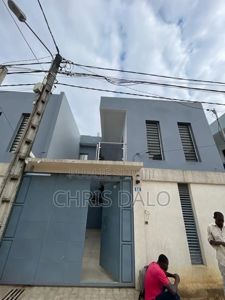 3chbre Duplex dans Dalo Davy, Cocody à Louer
