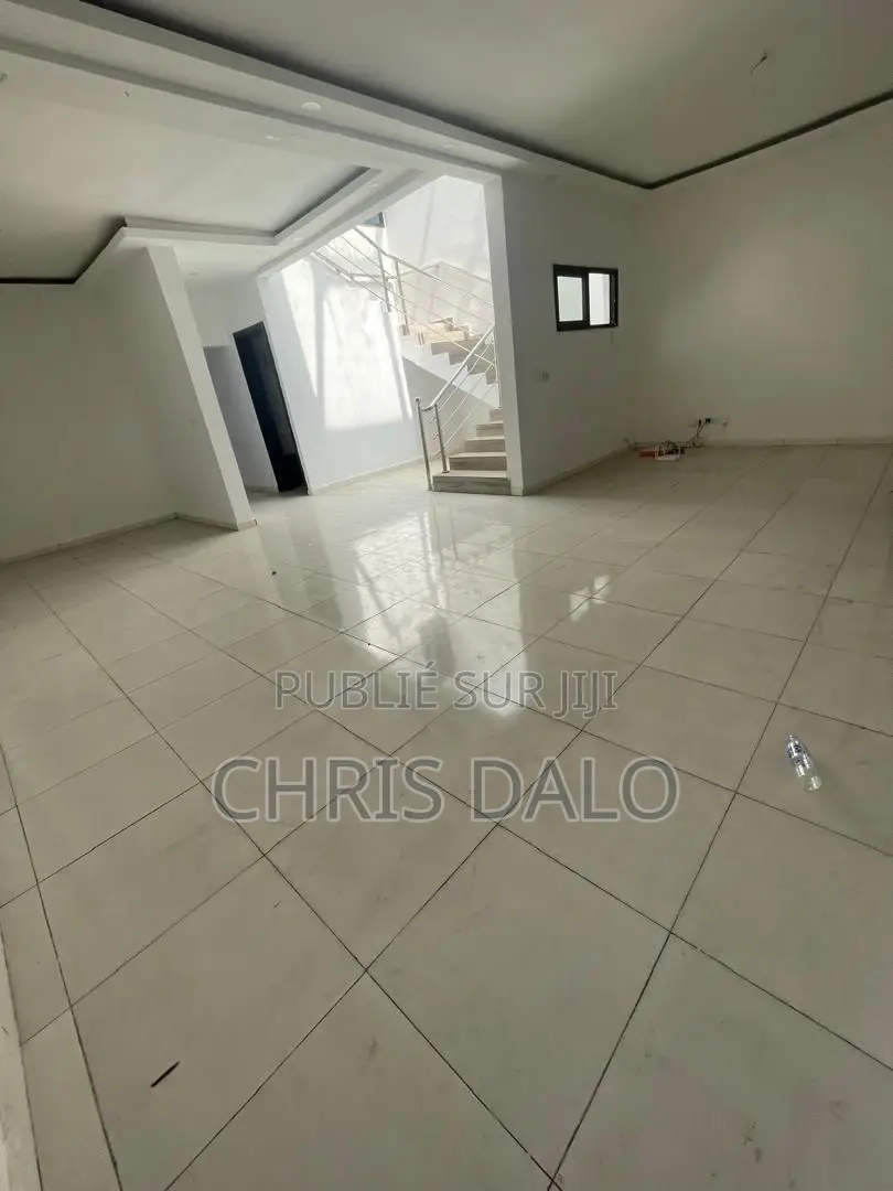 3chbre Duplex dans Dalo Davy, Cocody à Louer