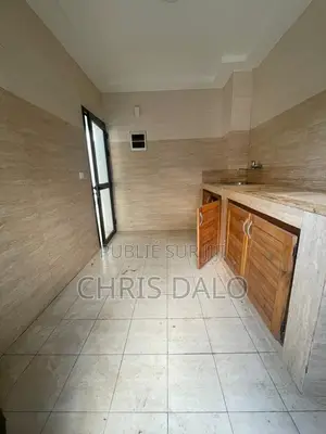 3chbre Duplex dans Dalo Davy, Cocody à Louer