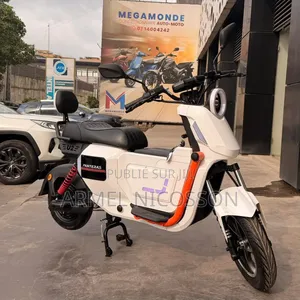 Nouveau Yamaha Crux 2022 Gris