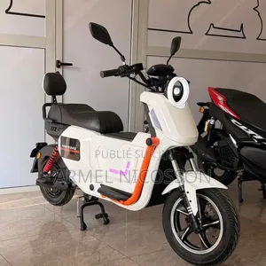 Nouveau Yamaha Crux 2022 Gris