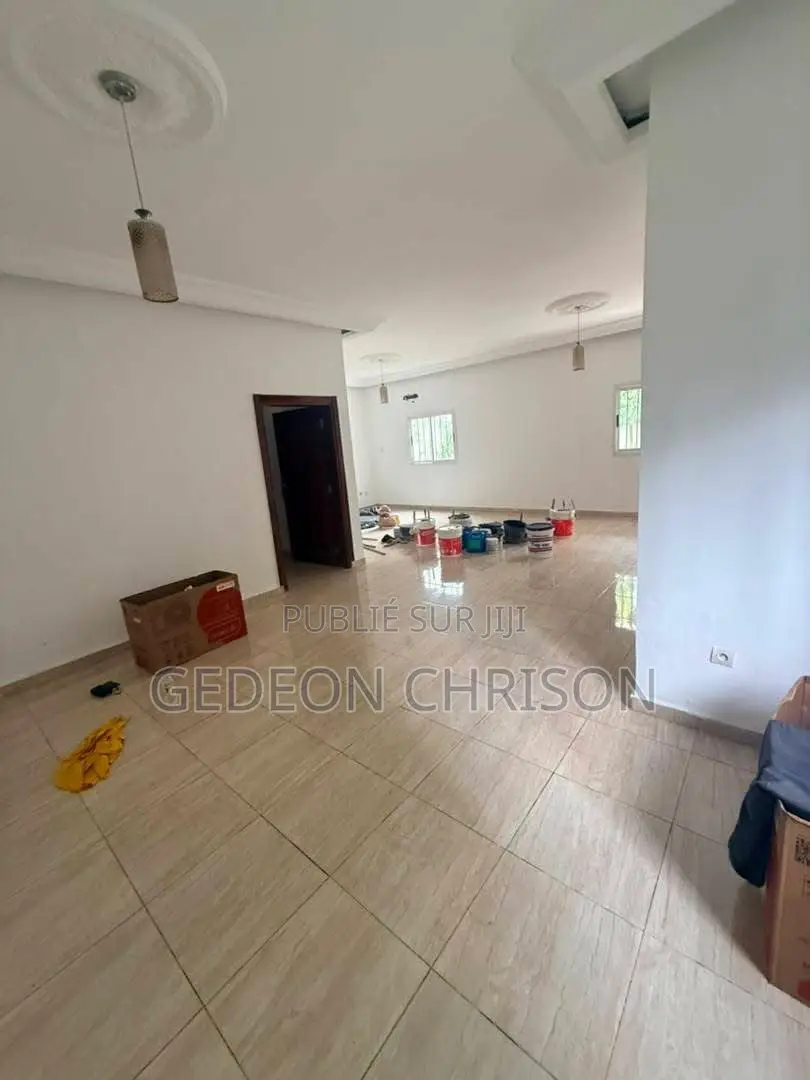 4chbre Villa dans Cocody à Louer