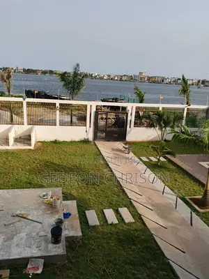 5chbre Villa dans Cocody à Vendre