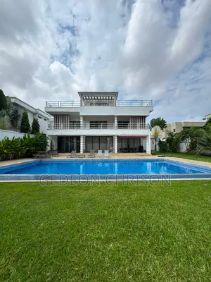 6chbre Villa dans Cocody à Louer