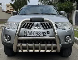Mitsubishi L200 2017 Gris