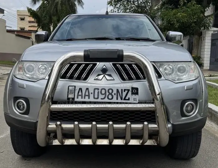 Mitsubishi L200 2017 Gris