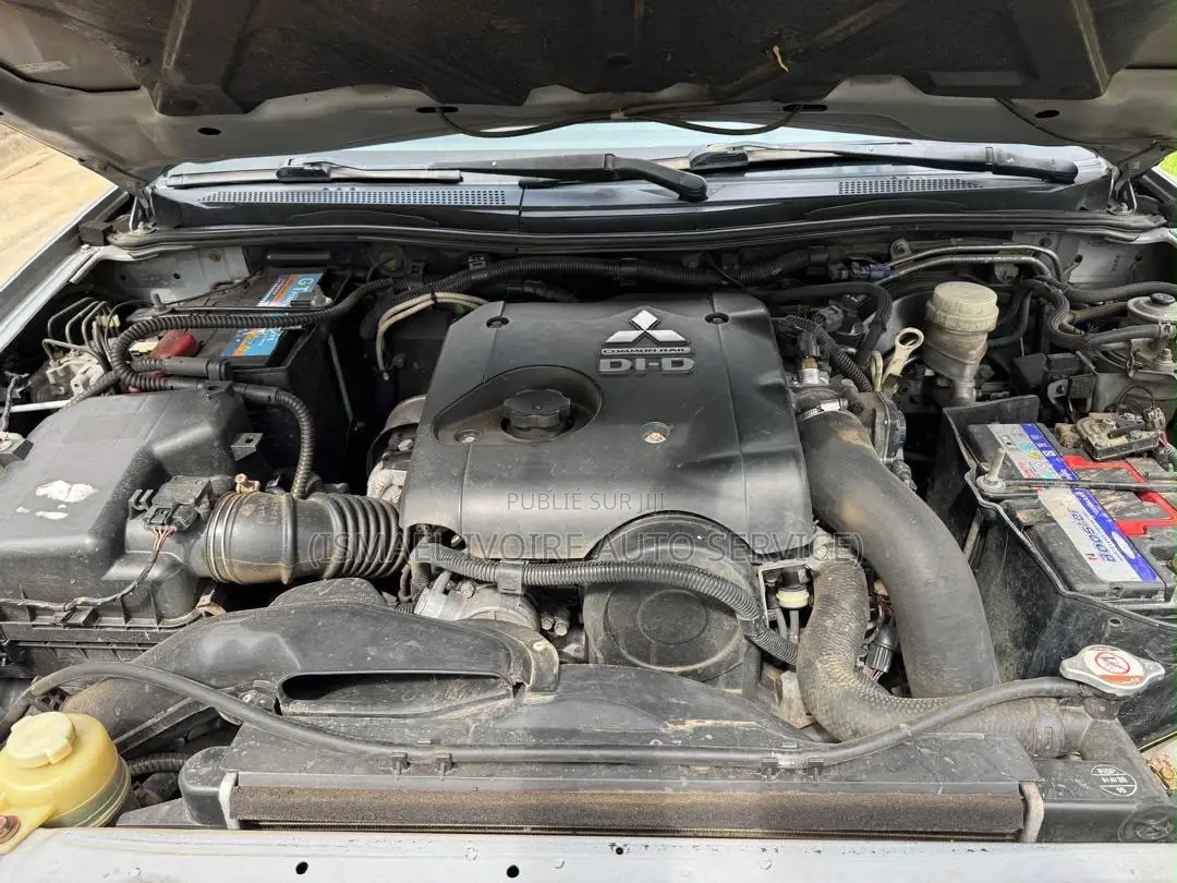 Mitsubishi L200 2017 Gris