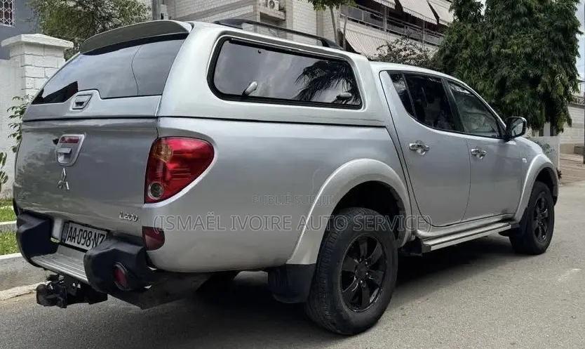 Mitsubishi L200 2017 Gris