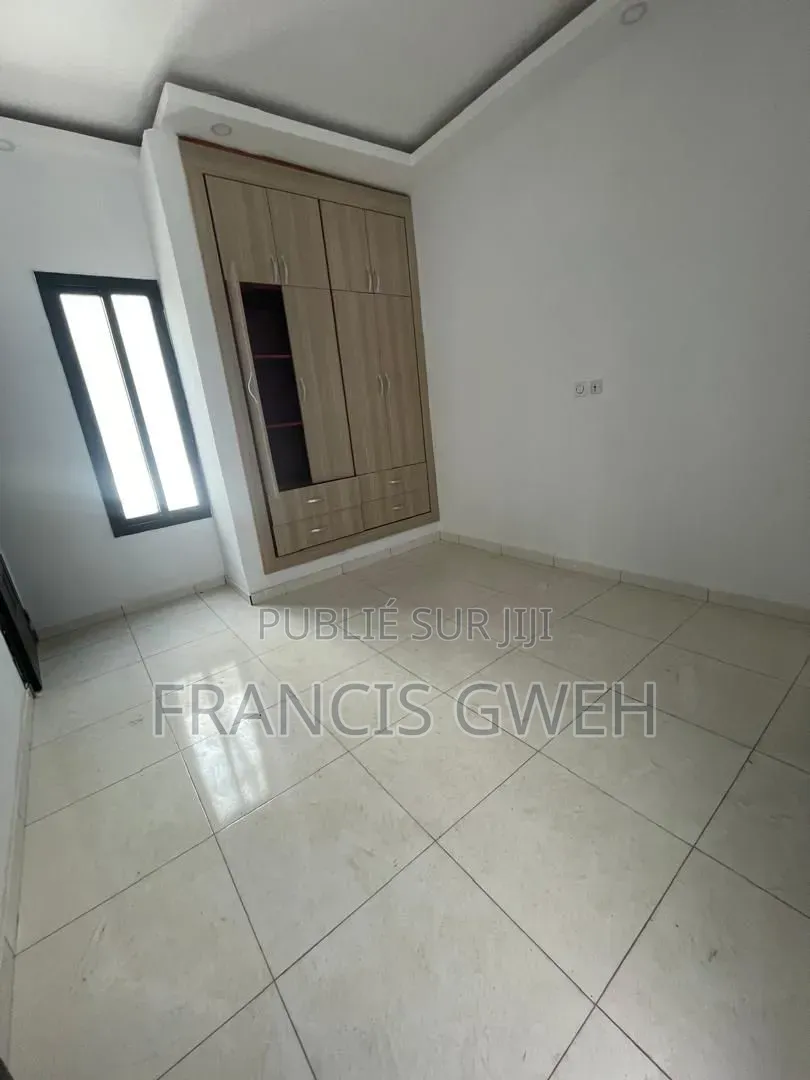 3chbre Duplex dans Francis Gweh, Cocody à Louer