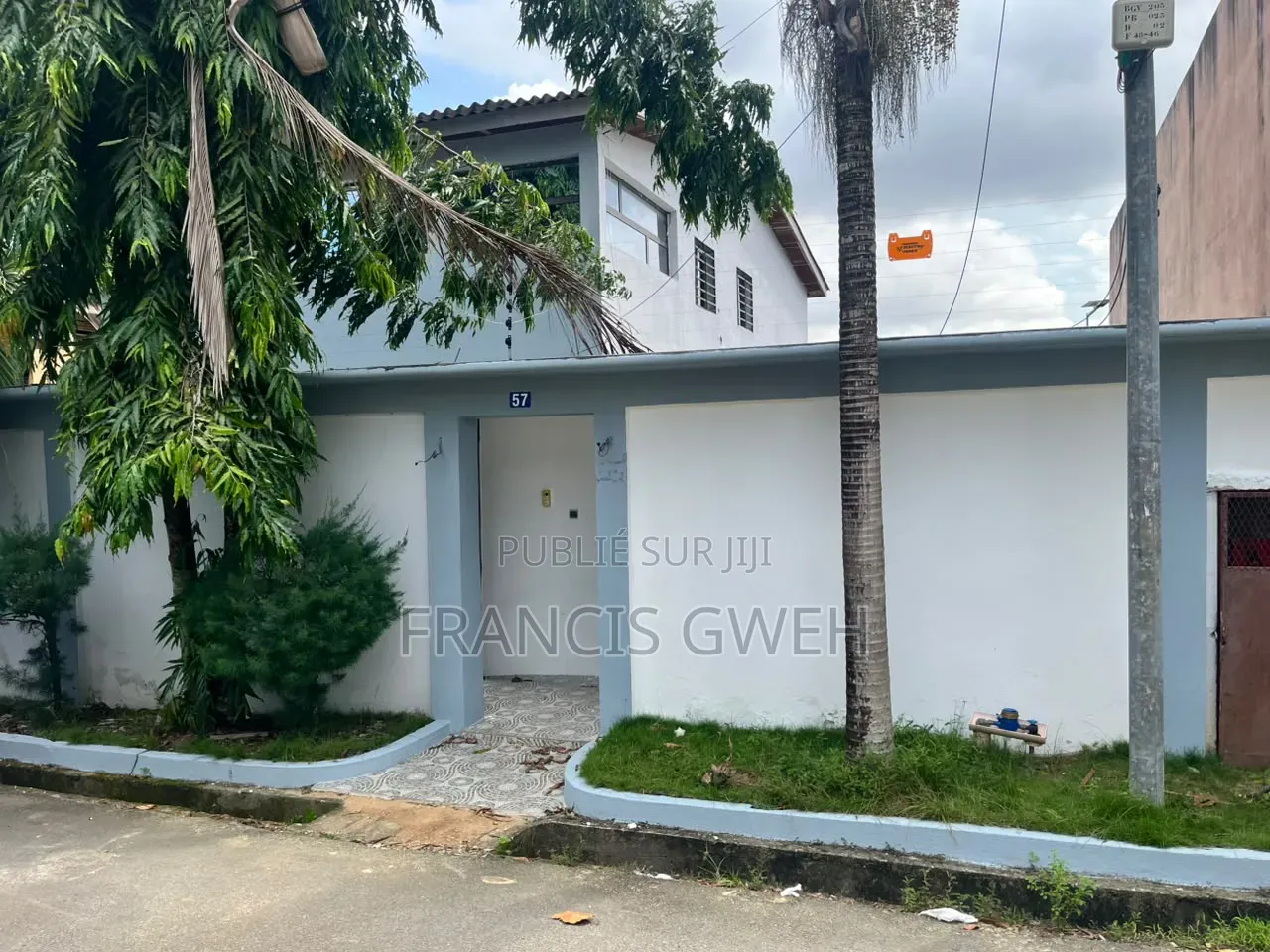 5chbre Duplex dans Francis Gweh, Cocody à Louer