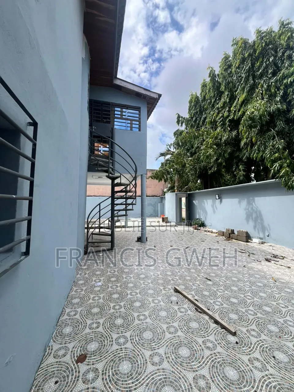 5chbre Duplex dans Francis Gweh, Cocody à Louer