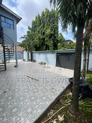 5chbre Duplex dans Francis Gweh, Cocody à Louer