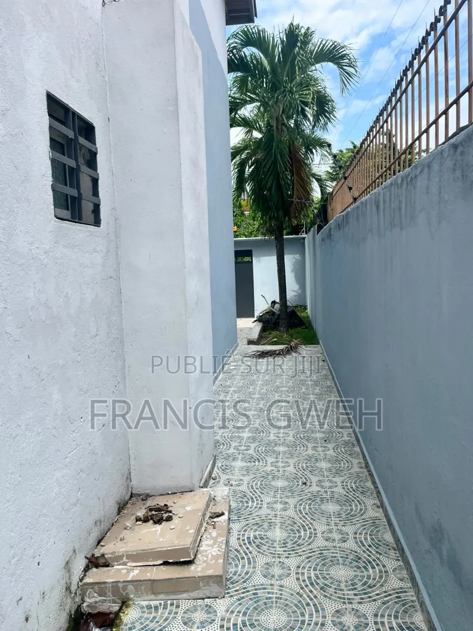 5chbre Duplex dans Francis Gweh, Cocody à Louer