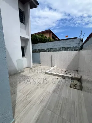 5chbre Duplex dans Francis Gweh, Cocody à Louer
