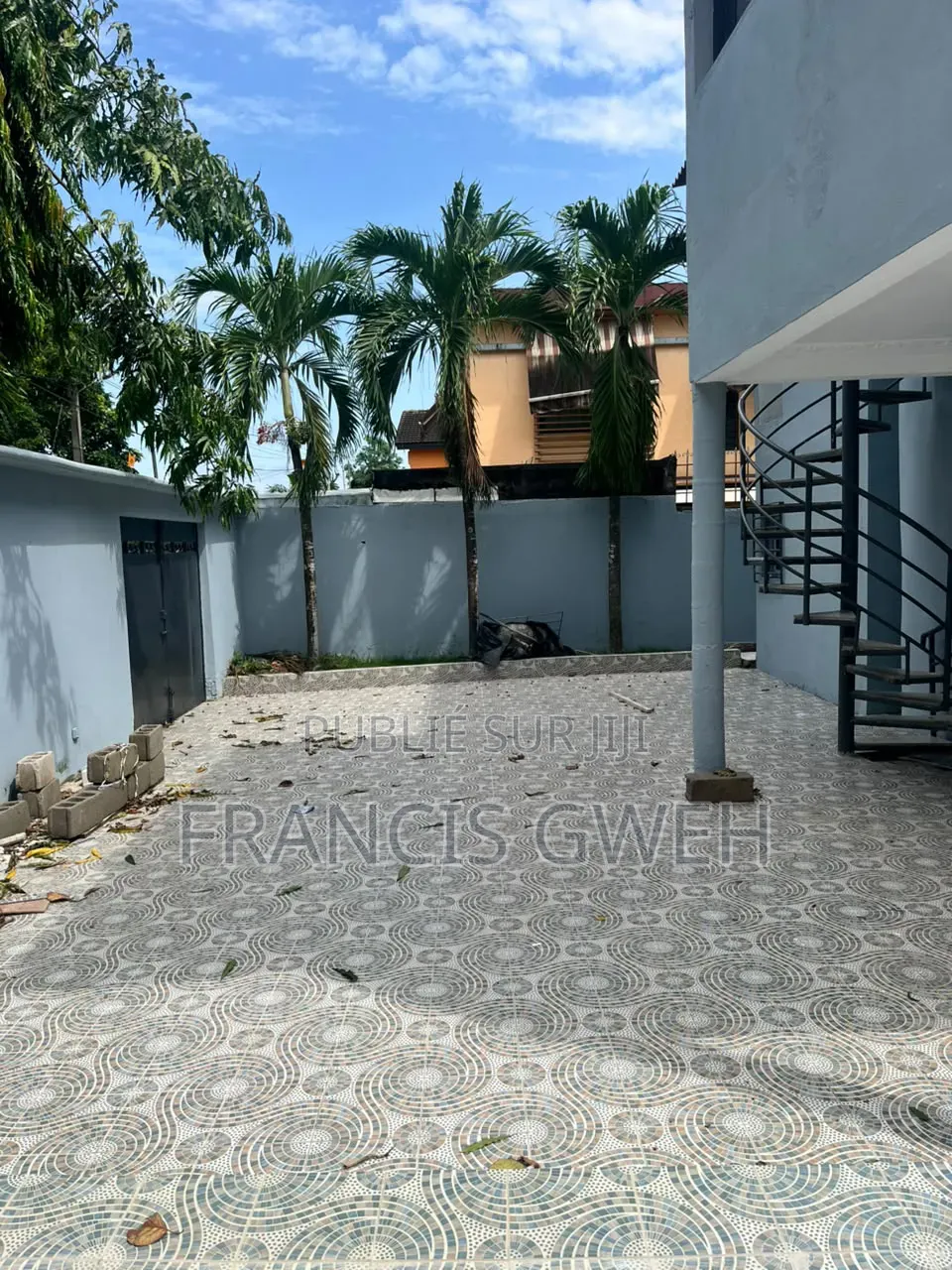 5chbre Duplex dans Francis Gweh, Cocody à Louer