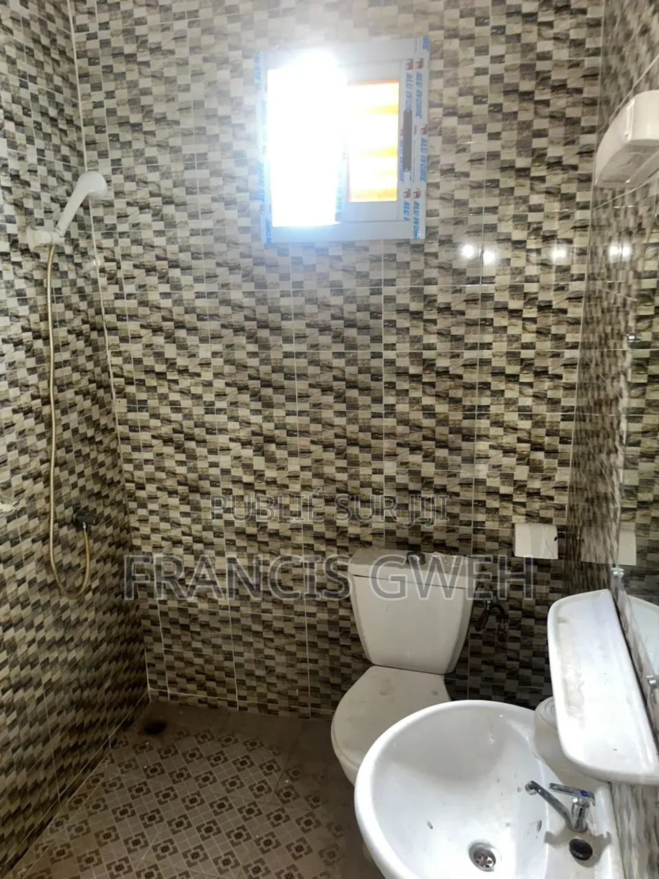 5chbre Duplex dans Francis Gweh, Cocody à Louer