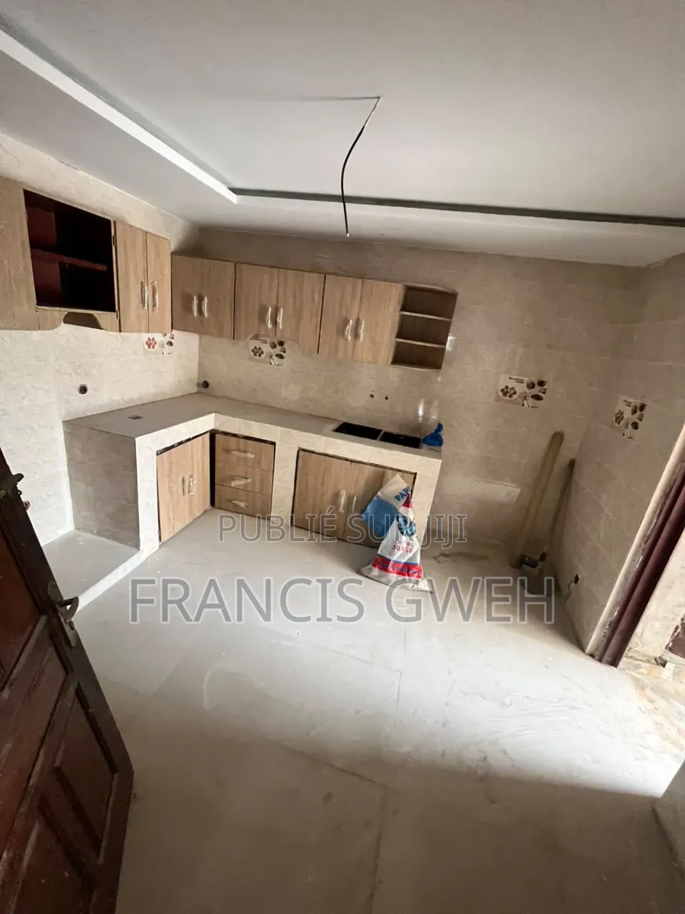 3chbre Duplex dans Francis Gweh, Cocody à Louer