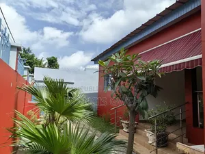 5chbre Villa dans Francis Gweh, Cocody à Vendre