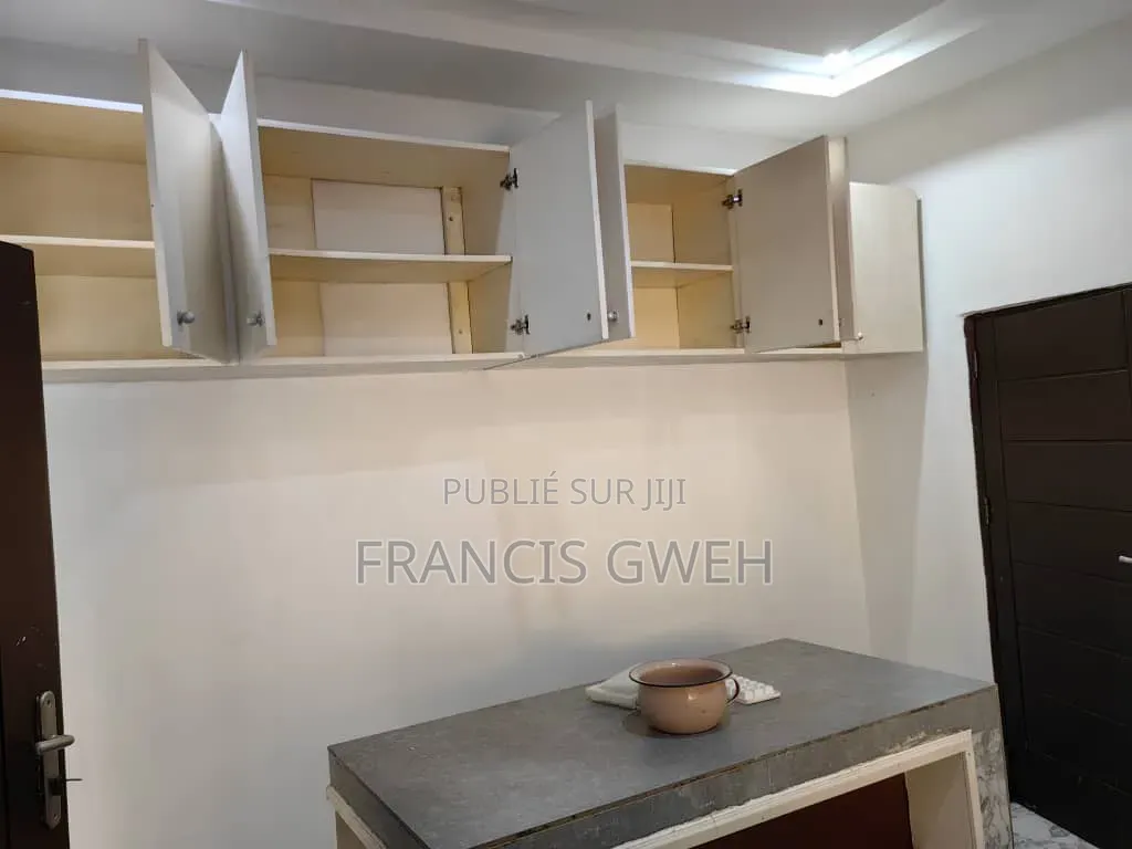 5chbre Villa dans Francis Gweh, Cocody à Vendre